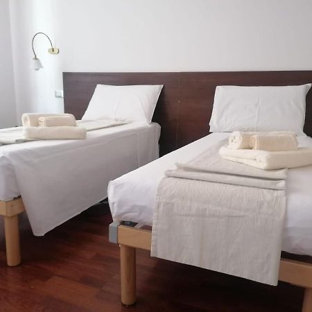 Le Finestre Sugli Ulivi Apartment เดเซนซาโนเดลการ์ดา ภายนอก รูปภาพ