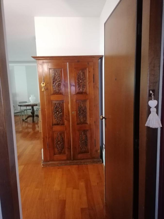 Le Finestre Sugli Ulivi Apartment เดเซนซาโนเดลการ์ดา ภายนอก รูปภาพ