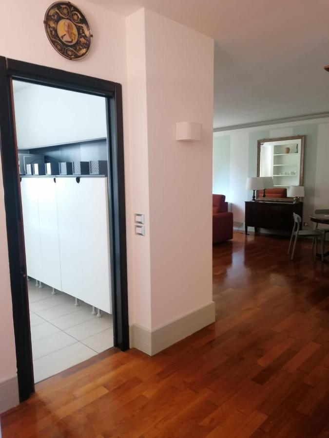 Le Finestre Sugli Ulivi Apartment เดเซนซาโนเดลการ์ดา ภายนอก รูปภาพ