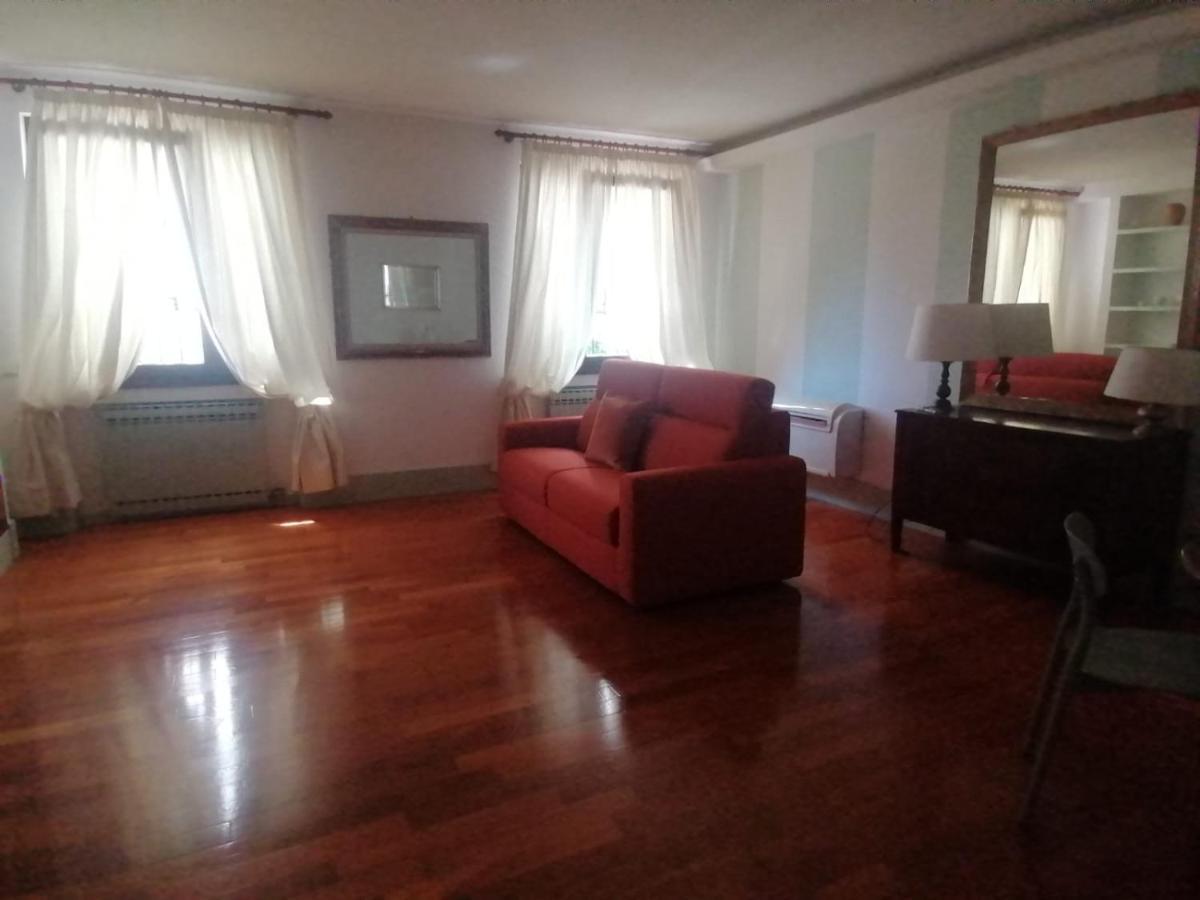 Le Finestre Sugli Ulivi Apartment เดเซนซาโนเดลการ์ดา ภายนอก รูปภาพ