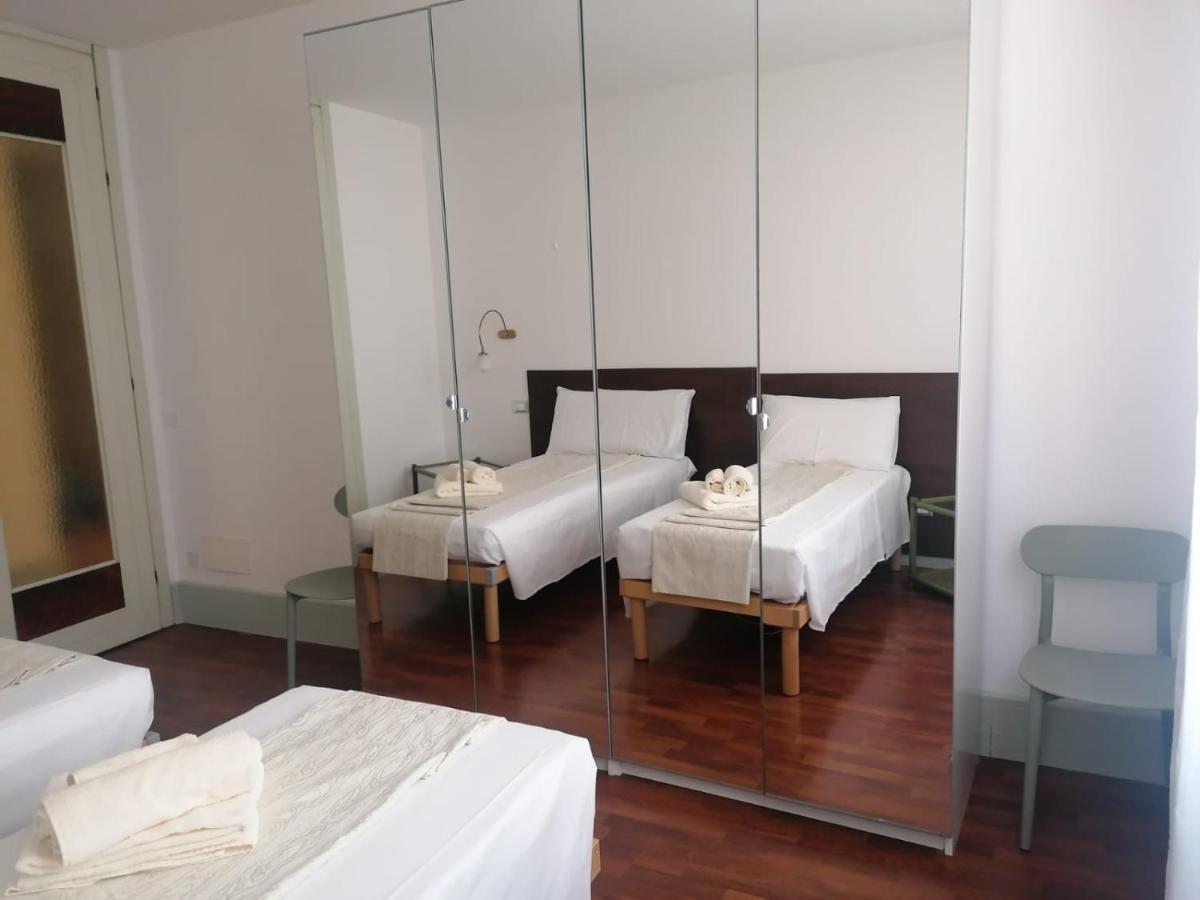 Le Finestre Sugli Ulivi Apartment เดเซนซาโนเดลการ์ดา ภายนอก รูปภาพ