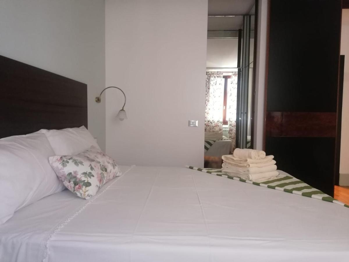 Le Finestre Sugli Ulivi Apartment เดเซนซาโนเดลการ์ดา ภายนอก รูปภาพ
