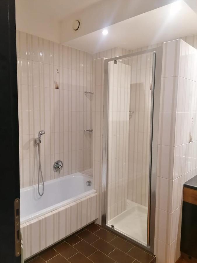Le Finestre Sugli Ulivi Apartment เดเซนซาโนเดลการ์ดา ภายนอก รูปภาพ