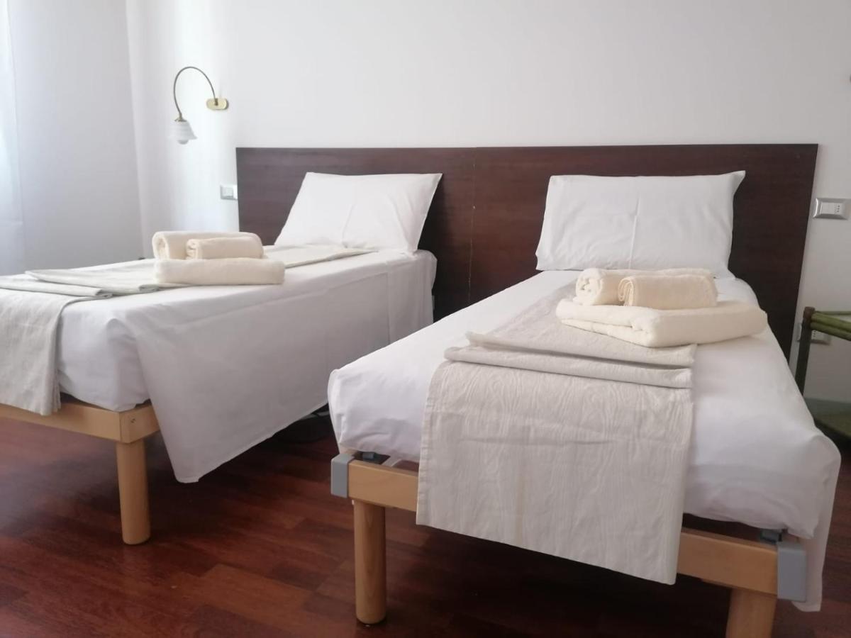 Le Finestre Sugli Ulivi Apartment เดเซนซาโนเดลการ์ดา ภายนอก รูปภาพ