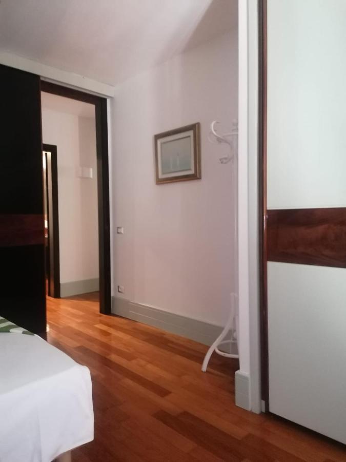 Le Finestre Sugli Ulivi Apartment เดเซนซาโนเดลการ์ดา ภายนอก รูปภาพ