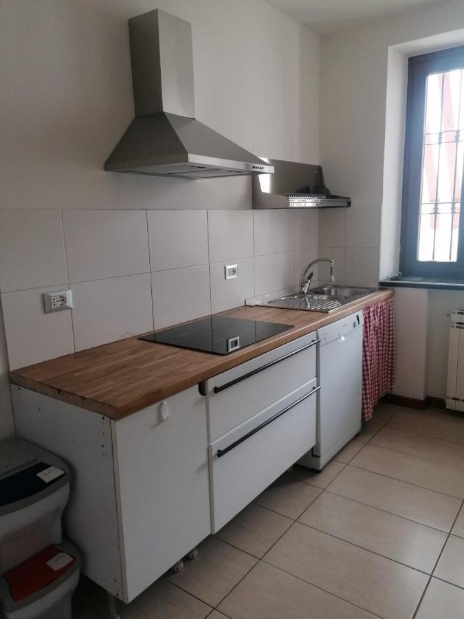 Le Finestre Sugli Ulivi Apartment เดเซนซาโนเดลการ์ดา ภายนอก รูปภาพ