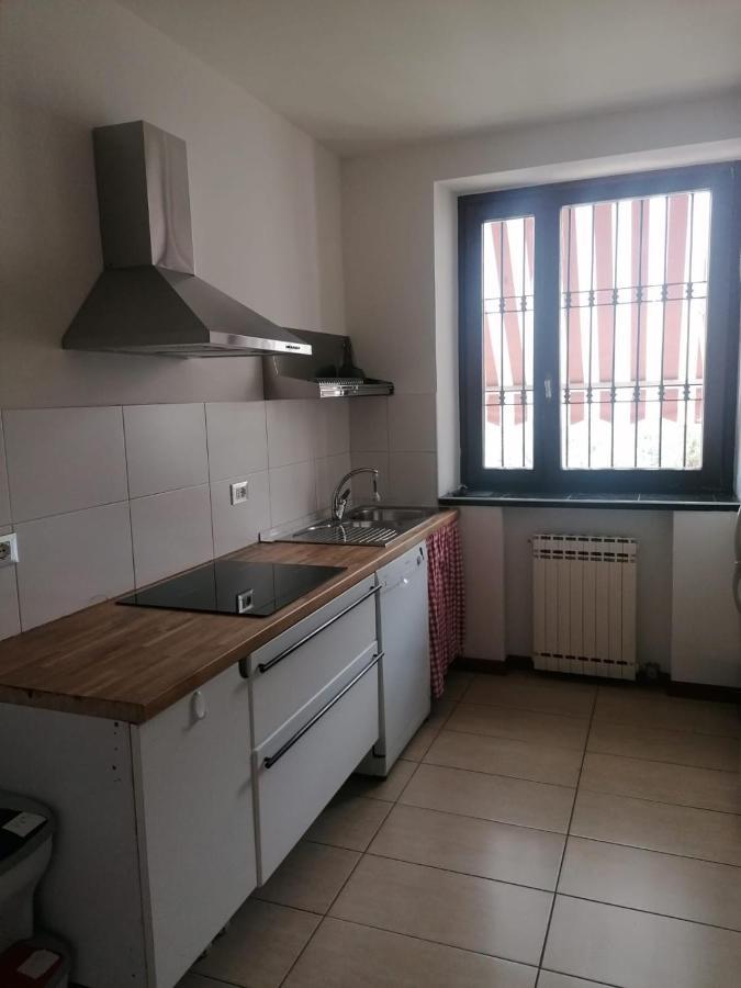 Le Finestre Sugli Ulivi Apartment เดเซนซาโนเดลการ์ดา ภายนอก รูปภาพ