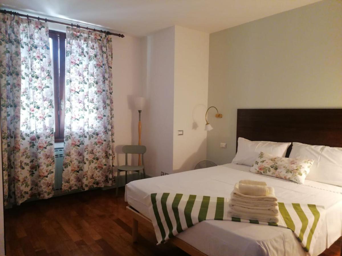 Le Finestre Sugli Ulivi Apartment เดเซนซาโนเดลการ์ดา ภายนอก รูปภาพ